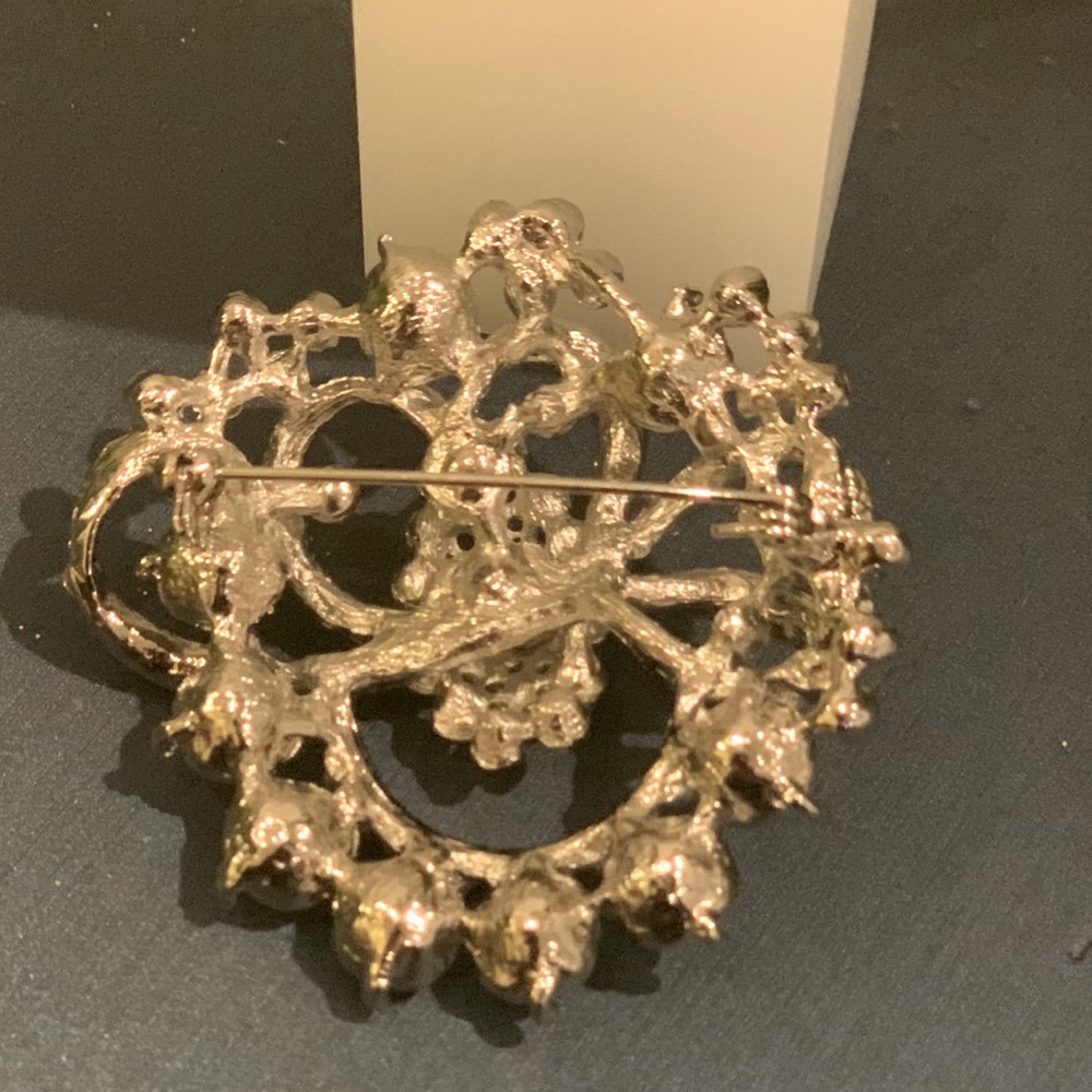 Crystal Brooch - Picture 4 of 4